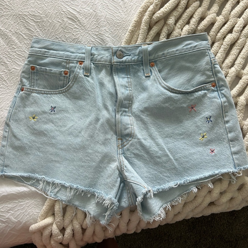 Women’s brand new Levi’s shorts
